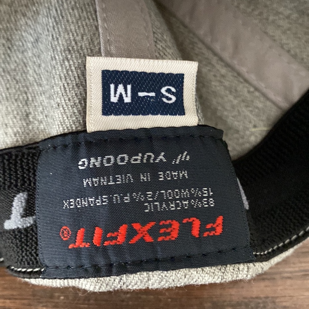Skye Mountain grey hat EUC - Picture 3 of 5